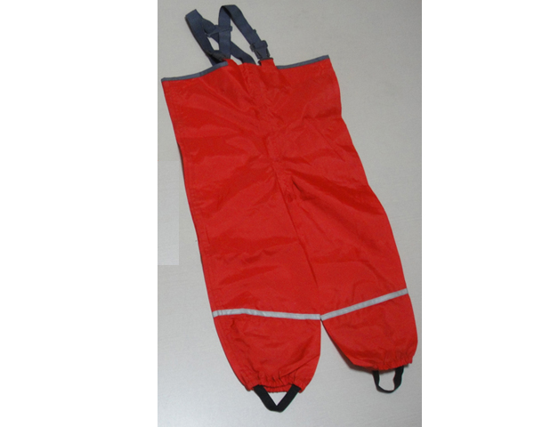 WKGL9905  Kid's rain suit.