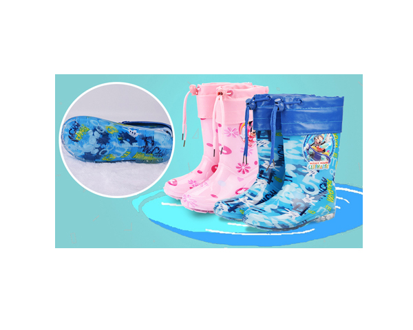 WKGL9502   Children's rain boots.