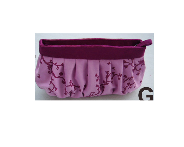 WKGL2601C    Cosmetic bag.