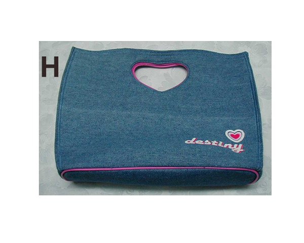WKGL2601C    Cosmetic bag.