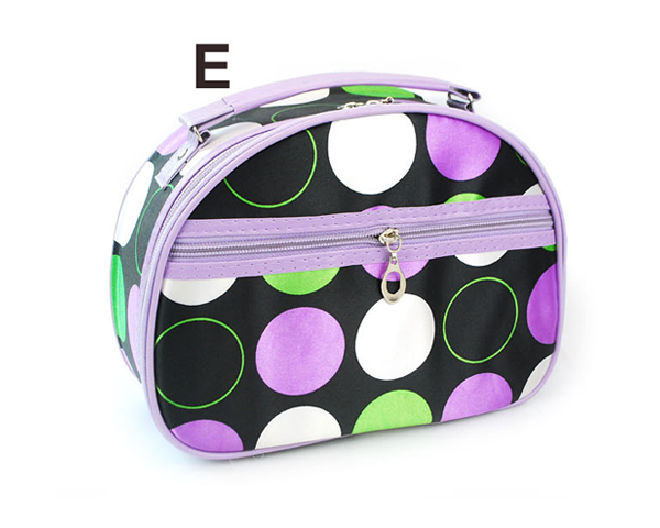 WKGL2603A   Cosmetic bag.