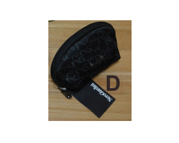 WKGL2603B   Cosmetic bag.