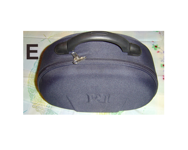WKGL2603B   Cosmetic bag.