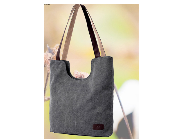 WKGL2203C   Canvas bag.