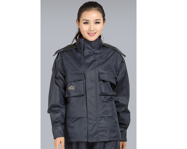 WKGL9014  Sport rain suit.