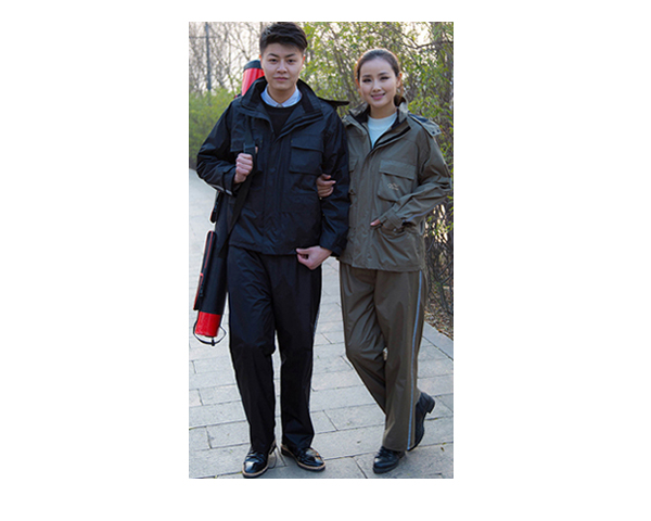 WKGL9014  Sport rain suit.