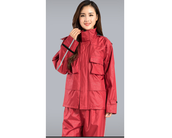 WKGL9014  Sport rain suit.