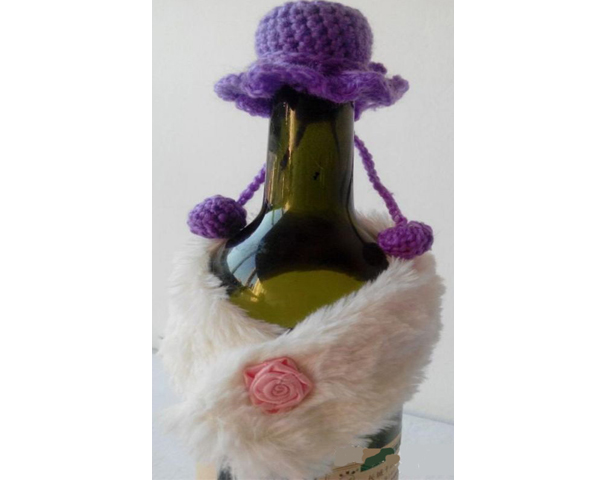 WKGL7012  Bottle topper hat.